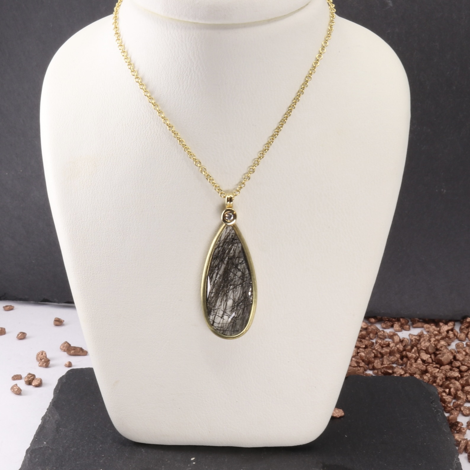 Collier mit Rutilquarz und Brillant in Gelbgold